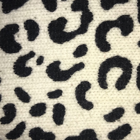 Crop Cheetah Sweater - Picture 2 of 3